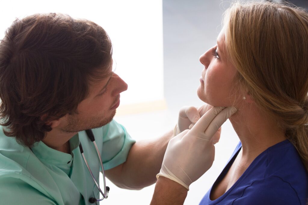 What Are the Early Warning Signs of Thyroid Problems?